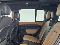 Land Rover Defender V8 110 P525 2026
