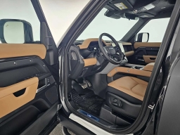 Land Rover Defender V8 110 P525 2026