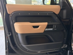 Land Rover Defender V8 130 P500 2026