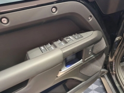 Land Rover Defender V8 130 P500 2026