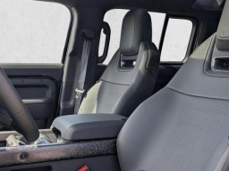 Land Rover Defender OCTA Black 110 P635 2026
