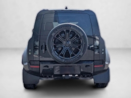 Land Rover Defender OCTA Black 110 P635 2026