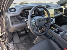 Land Rover Defender OCTA Black 110 P635 2026