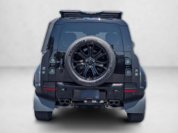 Land Rover Defender OCTA Black 110 P635 2026