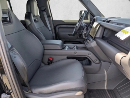 Land Rover Defender OCTA Black 110 P635 2026