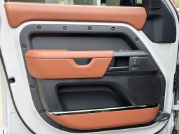 Land Rover Defender OCTA 110 P635 2026