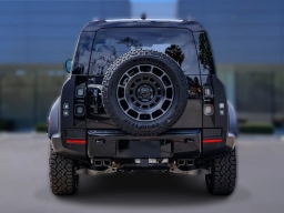 Land Rover Defender OCTA Black 110 P635 2026