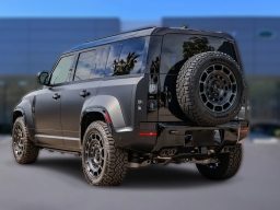 Land Rover Defender OCTA Black 110 P635 2026