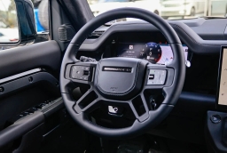 Land Rover Defender OCTA Black 110 P635 2026
