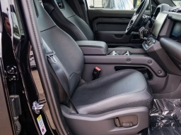 Land Rover Defender OCTA Black 110 P635 2026
