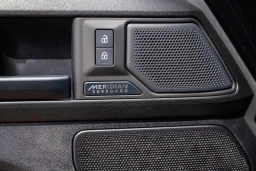 Land Rover Defender OCTA Black 110 P635 2026