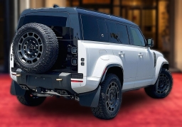 Land Rover Defender OCTA 110 P635 2026