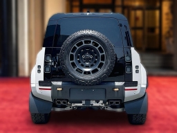 Land Rover Defender OCTA 110 P635 2026