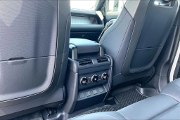 Land Rover Defender OCTA 110 P635 2026