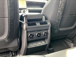 Land Rover Defender OCTA 110 P635 2026