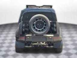Land Rover Defender OCTA 110 P635 2026