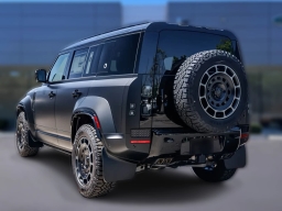 Land Rover Defender OCTA Black 110 P635 2026