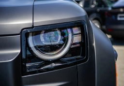 Land Rover Defender OCTA Black 110 P635 2026