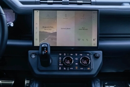 Land Rover Defender OCTA Black 110 P635 2026