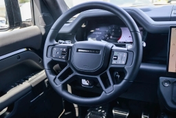 Land Rover Defender OCTA Black 110 P635 2026