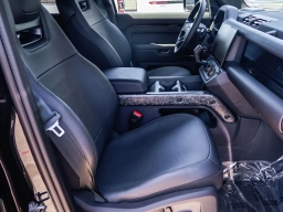 Land Rover Defender OCTA Black 110 P635 2026