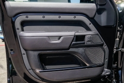 Land Rover Defender OCTA Black 110 P635 2026