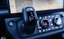 Land Rover Defender OCTA Black 110 P635 2026