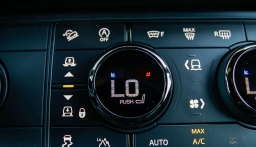 Land Rover Defender OCTA Black 110 P635 2026