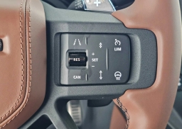 Land Rover Defender OCTA 110 P635 2026