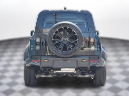 Land Rover Defender OCTA 110 P635 2026