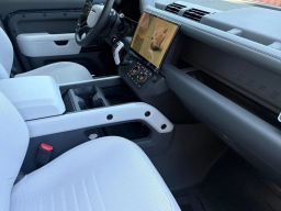 Land Rover Defender OCTA 110 P635 2026