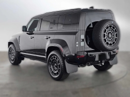 Land Rover Defender OCTA Black 110 P635 2026