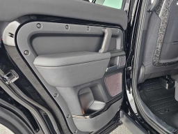 Land Rover Defender OCTA Black 110 P635 2026