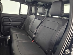 Land Rover Defender OCTA Black 110 P635 2026
