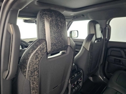 Land Rover Defender OCTA Black 110 P635 2026