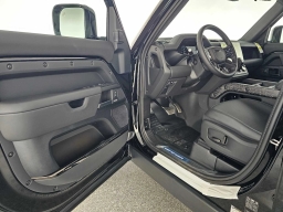 Land Rover Defender OCTA Black 110 P635 2026