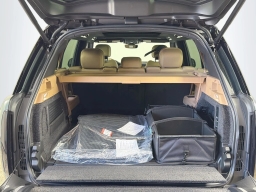 Land Rover Range Rover SE P400 LWB 7 Seat 2026