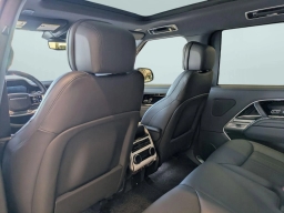 Land Rover Range Rover SE P400 LWB 7 Seat 2026