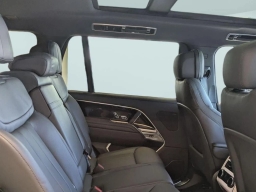 Land Rover Range Rover SE P400 LWB 7 Seat 2026