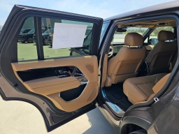Land Rover Range Rover SE P400 LWB 7 Seat 2026