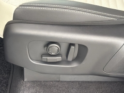 Land Rover Discovery Gemini Edition AWD 2026