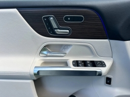 Mercedes-Benz GLB GLB 250 4MATIC SUV 2026