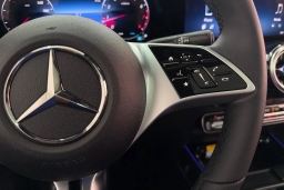 Mercedes-Benz GLB GLB 250 4MATIC SUV 2026