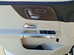 Mercedes-Benz GLB GLB 250 4MATIC SUV 2026