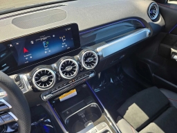 Mercedes-Benz GLB GLB 250 4MATIC SUV 2026