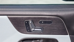 Mercedes-Benz GLB GLB 250 4MATIC SUV 2026