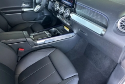 Mercedes-Benz GLB GLB 250 4MATIC SUV 2026