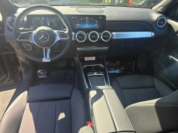 Mercedes-Benz GLB GLB 250 4MATIC SUV 2026