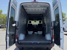 Mercedes-Benz Sprinter Crew Van Standard Roof 4-Cyl Diesel 2500 Standard Roof I4 Diesel 144" RWD 2026
