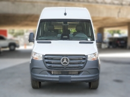 Mercedes-Benz Sprinter Crew Van Standard Roof 4-Cyl Diesel 2500 Standard Roof I4 Diesel 144" RWD 2026
